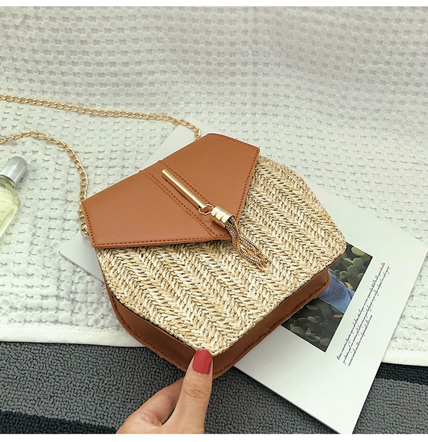 Women's Woven Straw Bucket Shaped Crossbody Bag