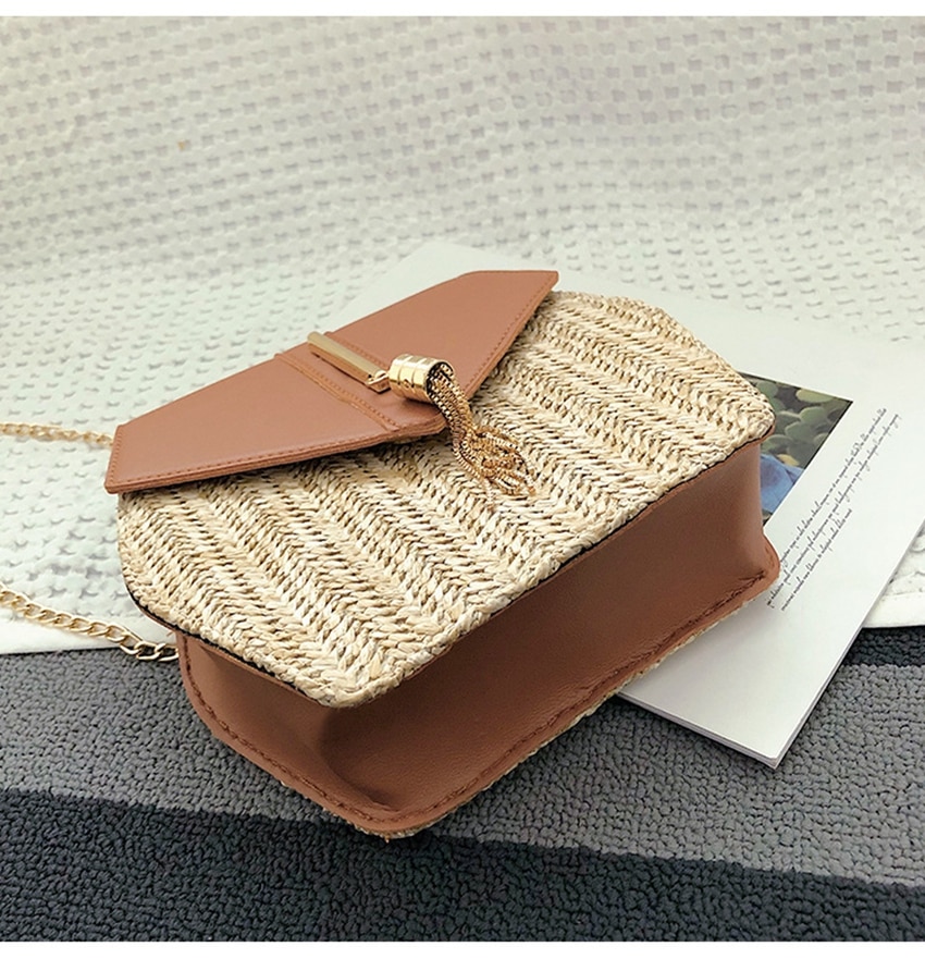 Women's Woven Straw Bucket Shaped Crossbody Bag